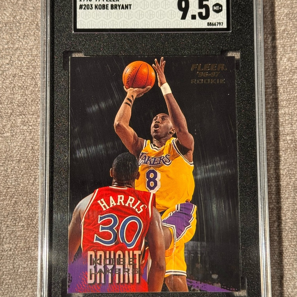 1996-97 Fleer Kobe Bryant #203 SGC 9.5 Los Angeles Lakers